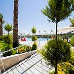 Hotel Port River &